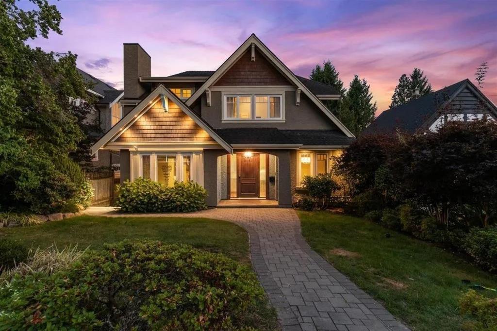 Spacious Cozy House In Vancouver West Exteriör bild